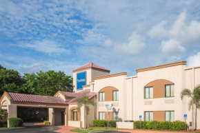 Гостиница Travelodge Fort Myers Airport  Форт Майерс